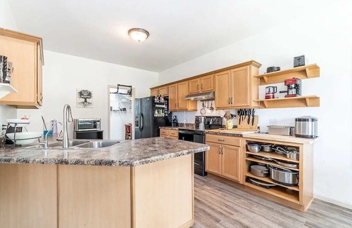Fort Wayne House | Secluded Luxury Stay with Pond, Pool & Playset