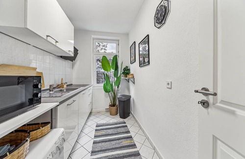 Reudnitz-Thonberg Apartment | Modern city apartment by the park