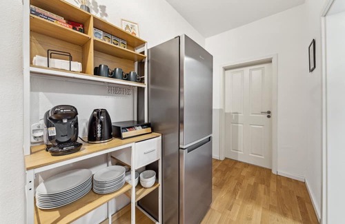 Reudnitz-Thonberg Apartment | Modern city apartment by the park