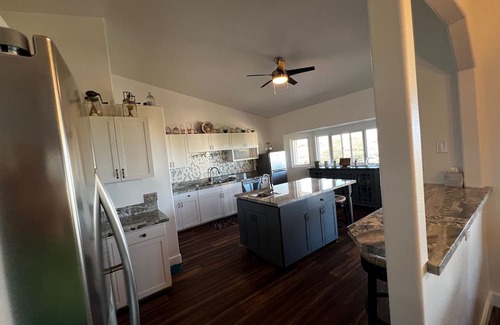 Sunset Ridge House | Waikoloa Luxury 3BR + Ohana Suite w/Ocean Views & Lanai — Hale Akaʻula