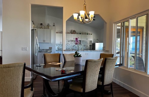 Sunset Ridge House | Waikoloa Luxury 3BR + Ohana Suite w/Ocean Views & Lanai — Hale Akaʻula