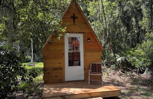 Reddick Cabin | Grass Campers whimsical 1 room Glamping Forest Hideaway Sugar Shanty near WEC