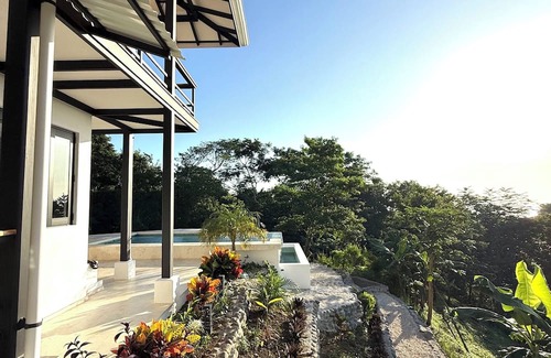 Las Delicias Villa | Costa Rica dream: ocean view, infinity pool, surrounded by nature