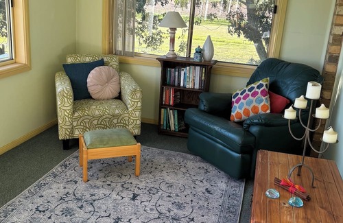 Lorn House | Lorn Farm Stay 30 minutes to Hunter Valley wineries & wide open spaces.