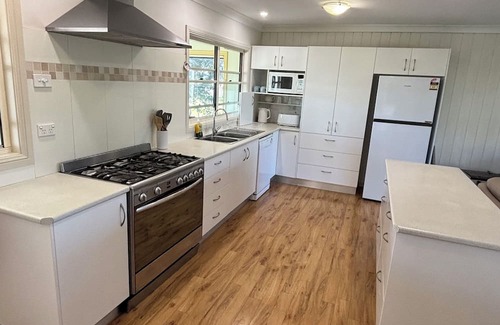Lorn House | Lorn Farm Stay 30 minutes to Hunter Valley wineries & wide open spaces.