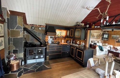 Sor-Aurdal Cabin | Adventure and wilderness in a mountain cabin with canoe, fishing rods, bikes and skiing