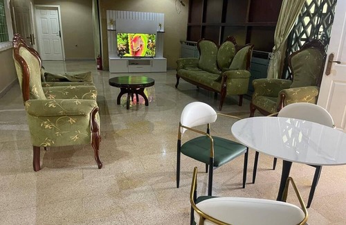 Benin City Apartment | Exotic 3-bed in a Mansion in Benin City-swimming pool, fitness room, 24/7 power