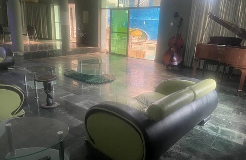 Benin City Apartment | Exotic 3-bed in a Mansion in Benin City-swimming pool, fitness room, 24/7 power