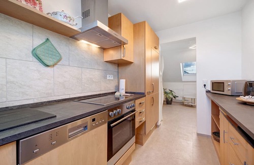 Moessingen Apartment | Holiday Apartment Rosengarten with Balcony and Wi-Fi