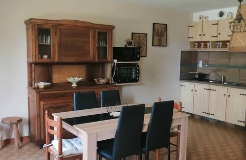 Artalens-Souin House | Gîte in Foraine Barn – Stream with Mountain View, Private Terrace and Wi-Fi