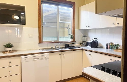 Wagga Wagga House | 14 Rhoda Avenue, Wagga Wagga