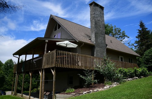 Zionville House | Vivian's View is a majestic mountain paradise!