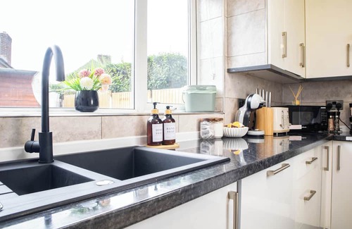 Didsbury House | 欢迎 | مرحبًا | Manchester Near Airport & City | Big Discounts + Parking + WiFi