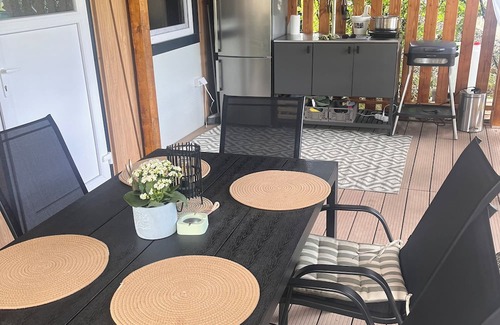 Hrastnik House | Cozy mini mobile home by the lake in Velenje - for families and pets