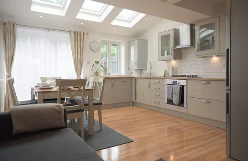 Alexandra House | Family-Friendly 3-Bedroom Home in Tolworth with Easy London Access