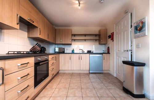 Holbrooks House | Fast Wi-Fi, Parking Available, Special Discount & Contractors in Coventry