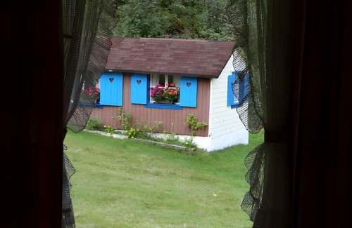 Gremmelsbach Apartment | Holiday Apartment '2, 2 Bedrooms' with Shared Garden and Wi-Fi