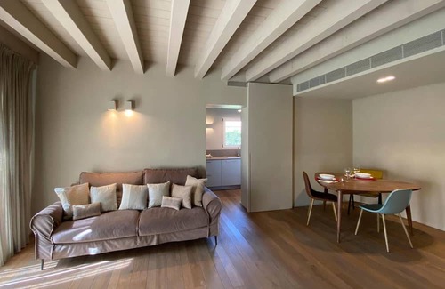 Ponti sul Mincio Apartment | Apartment 'Time To Relax Resort - Melograno' with Shared Pool, Wi-Fi and Air Conditioning