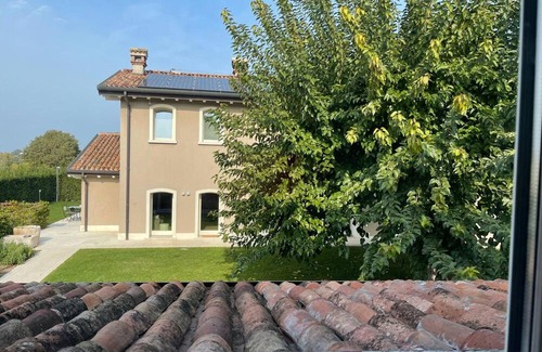 Ponti sul Mincio Apartment | Apartment 'Time To Relax Resort - Melograno' with Shared Pool, Wi-Fi and Air Conditioning