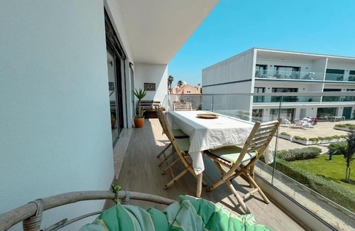 Oeiras Apartment | Sea outside your window!