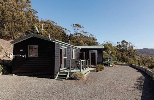 Bicheno Cabin | Panorama Cabin - a cosy shack and an epic view (A)