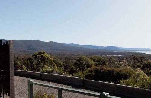 Bicheno Cabin | Panorama Cabin - a cosy shack and an epic view (A)