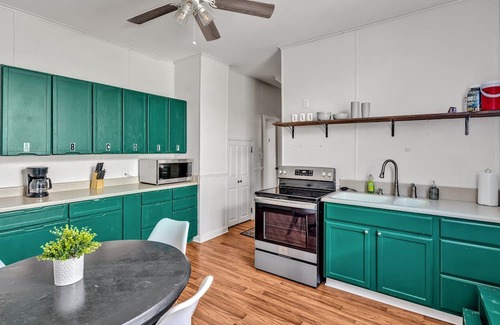 Evansville House | Private Room A in Shared House with Common Areas – Comfortable and Convenient