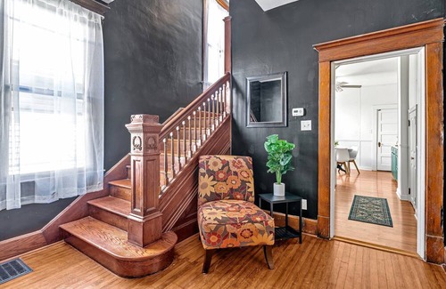 Evansville House | Private Room A in Shared House with Common Areas – Comfortable and Convenient