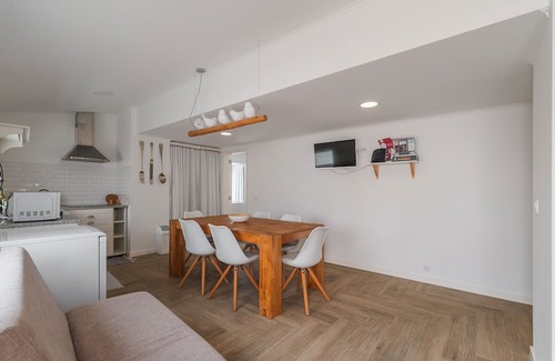 Malveira da Serra House | Holiday Home 'Between Mountain and Sea' with Mountain View, Private Terrace and Wi-Fi