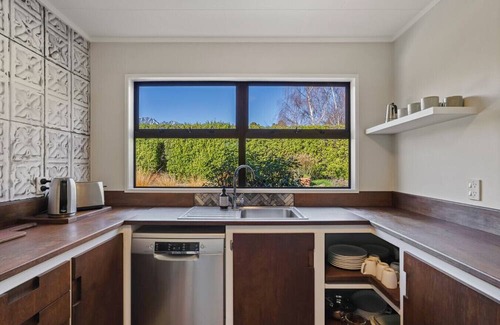 Kelvin Heights House | Sunset Lakehouse - Lake and Mountain Views