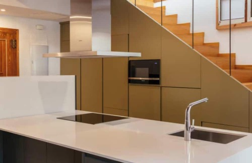 Ciutat Vella Apartment | Elegant and Spacious Apartment in the Heart of Barcelona