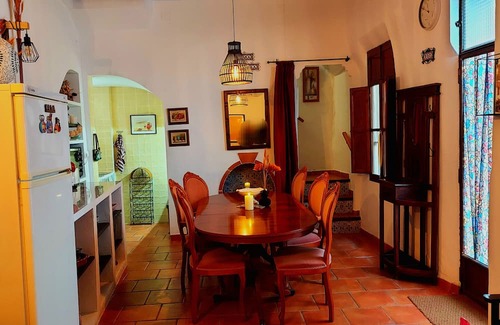 Callosa d' En Sarria House | Yellow House with WiFi and Air Conditioning