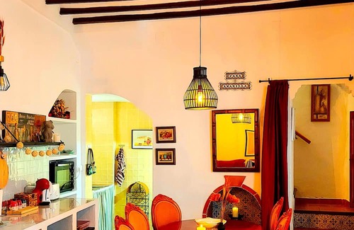 Callosa d' En Sarria House | Yellow House with WiFi and Air Conditioning