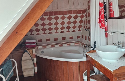 Sene Bed & Breakfast | Bed and Breakfast 'Belle-île' with Private Garden, Wi-Fi and Air Conditioning