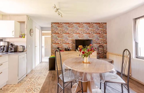 Les Cotes de Corps Cottage | Cottage 'Le P'tit' with Lake View, Private Terrace and Wi-Fi