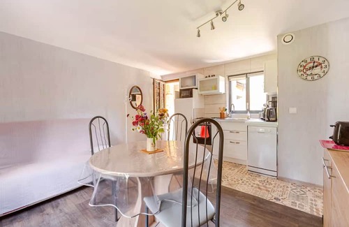 Les Cotes de Corps Cottage | Cottage 'Le P'tit' with Lake View, Private Terrace and Wi-Fi