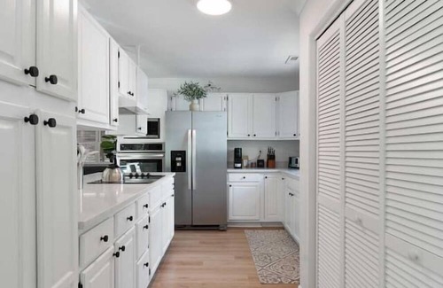 Isle of Palms House | The Sea Shadow - Walk to the Beach!