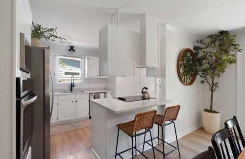 Isle of Palms House | The Sea Shadow - Walk to the Beach!
