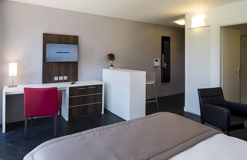 Dijon Hotel | Retreat to Cozy Studio Convenience Beside Urban Campus | 2 Studios