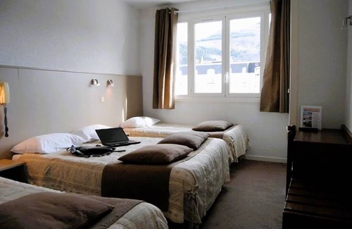 Lourdes Hotel | Serene Family Suite with Ample Space & Balcony - Free Parking