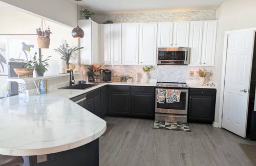 Newport News House | -NEW- Beautiful, Cozy & stylish home with office-for your family! Pet Friendly!