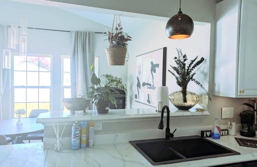 Newport News House | -NEW- Beautiful, Cozy & stylish home with office-for your family! Pet Friendly!