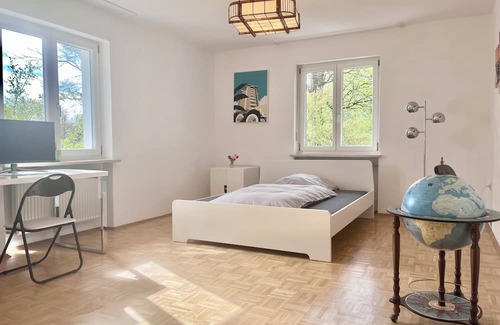 Munchen District Villa | Peace and quiet in the city: large house near Munich ideal for families with a garden