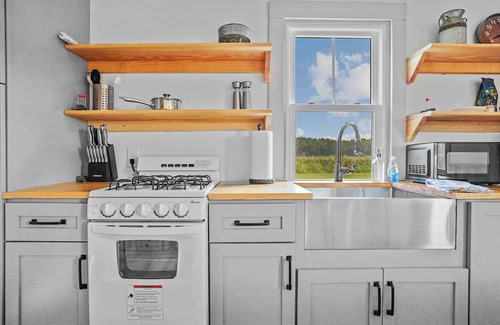 Locustville Cabin | Charming 2BR w/Fire Pit on Farm | 10 Min to Wharf
