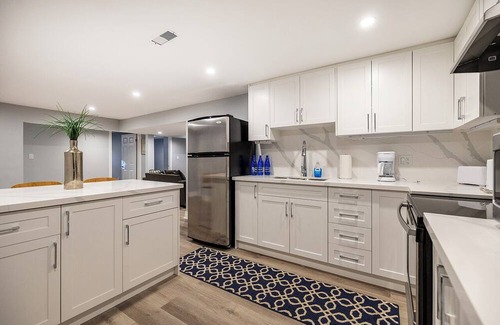 Lakeview House | Cozy 3BR Basement w/2 Baths