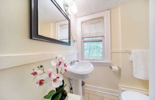 Cuyahoga Falls House | Charming 3-bedroom house in Cuyahoga Falls with AC