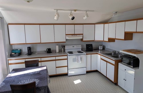 Alert Bay Apartment | The Founder's Vista Suite, Spacious, Panoramic Ocean Views