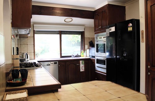 Mill Park House | Cozy House 3BD/2BR in Mill ParknDirectly across the road from shopping centre