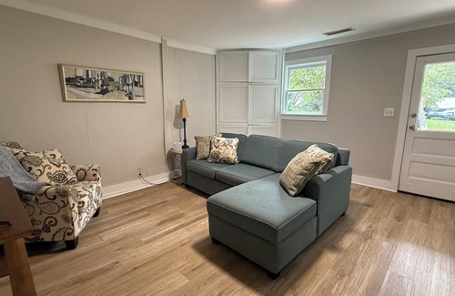 Athens Cottage | Located near UGA, Normaltown, & Downtown Athens. Charming 2-bed cottage w/AC.