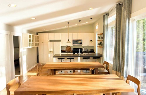 Marion House | Cozy, Pristine Lakefront Escape for Summer or Winter Fun/Built 2016